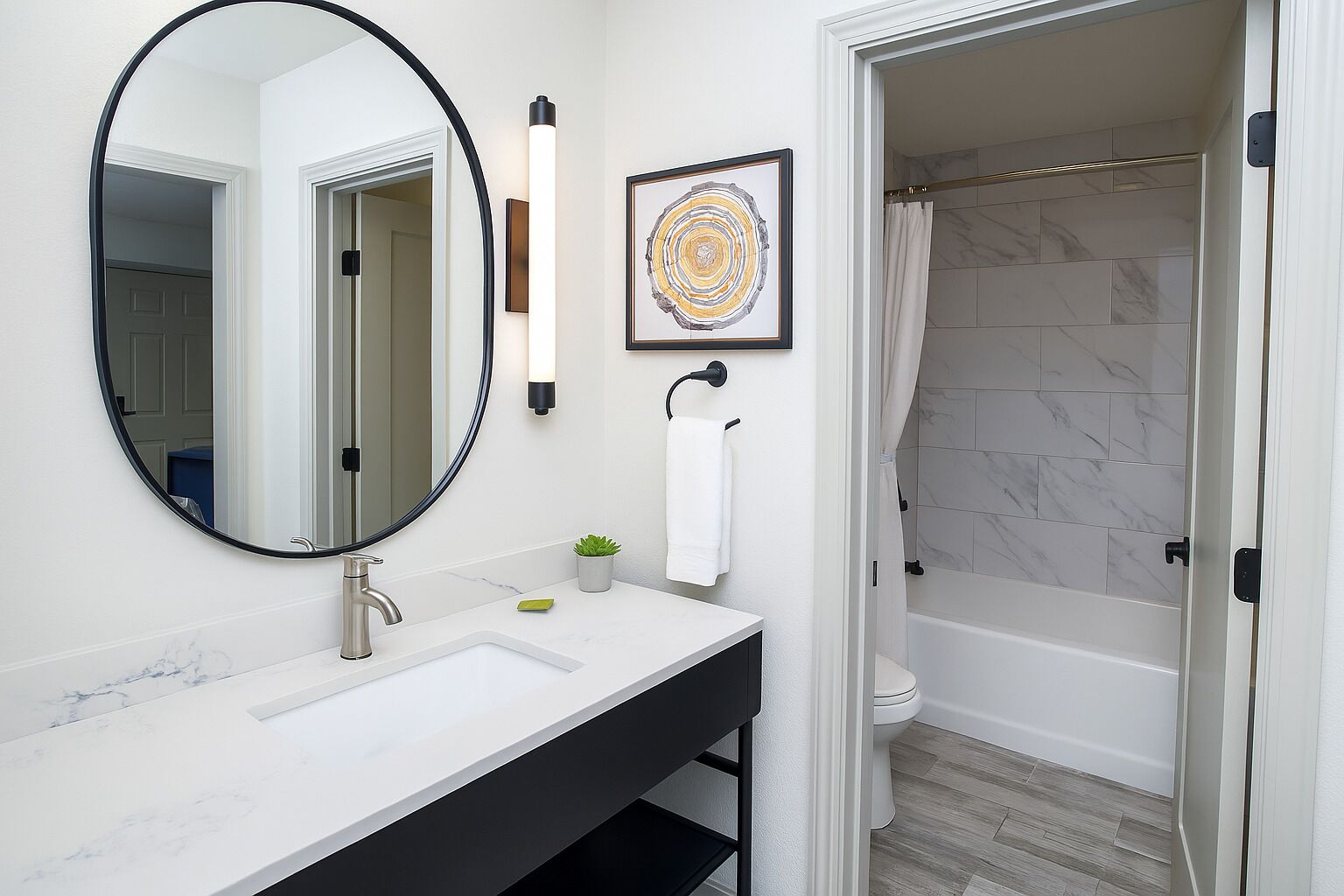 Deluxe Room, 2 Queen Beds, Non Smoking | Bathroom | Combined shower/tub