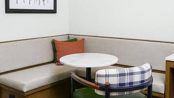 Comfort Room, 2 Queen Beds, Non Smoking | Desk, laptop workspace, free WiFi, bed sheets