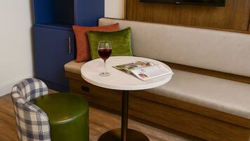 Deluxe Room, 1 King Bed, Non Smoking