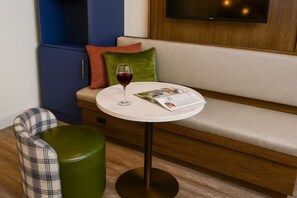 Deluxe Room, 1 King Bed, Non Smoking | Desk, laptop workspace, free WiFi, bed sheets - The Woodrose (Willits)