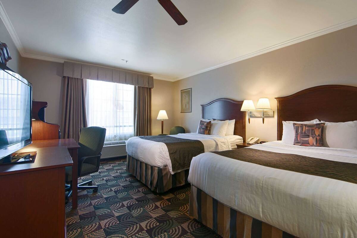 Minibar, in-room safe, iron/ironing board, free cribs/infant beds