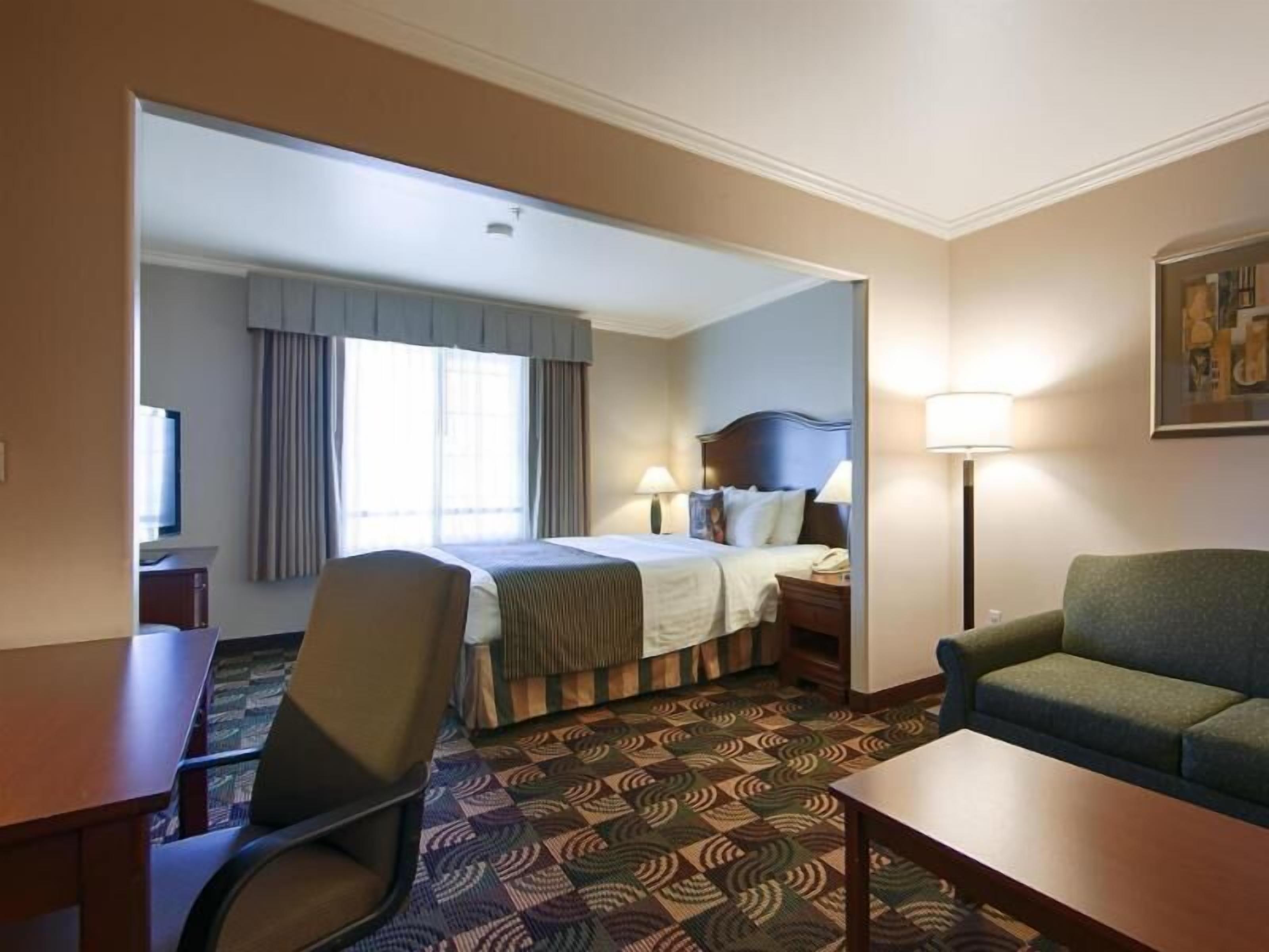 Minibar, in-room safe, iron/ironing board, free cribs/infant beds