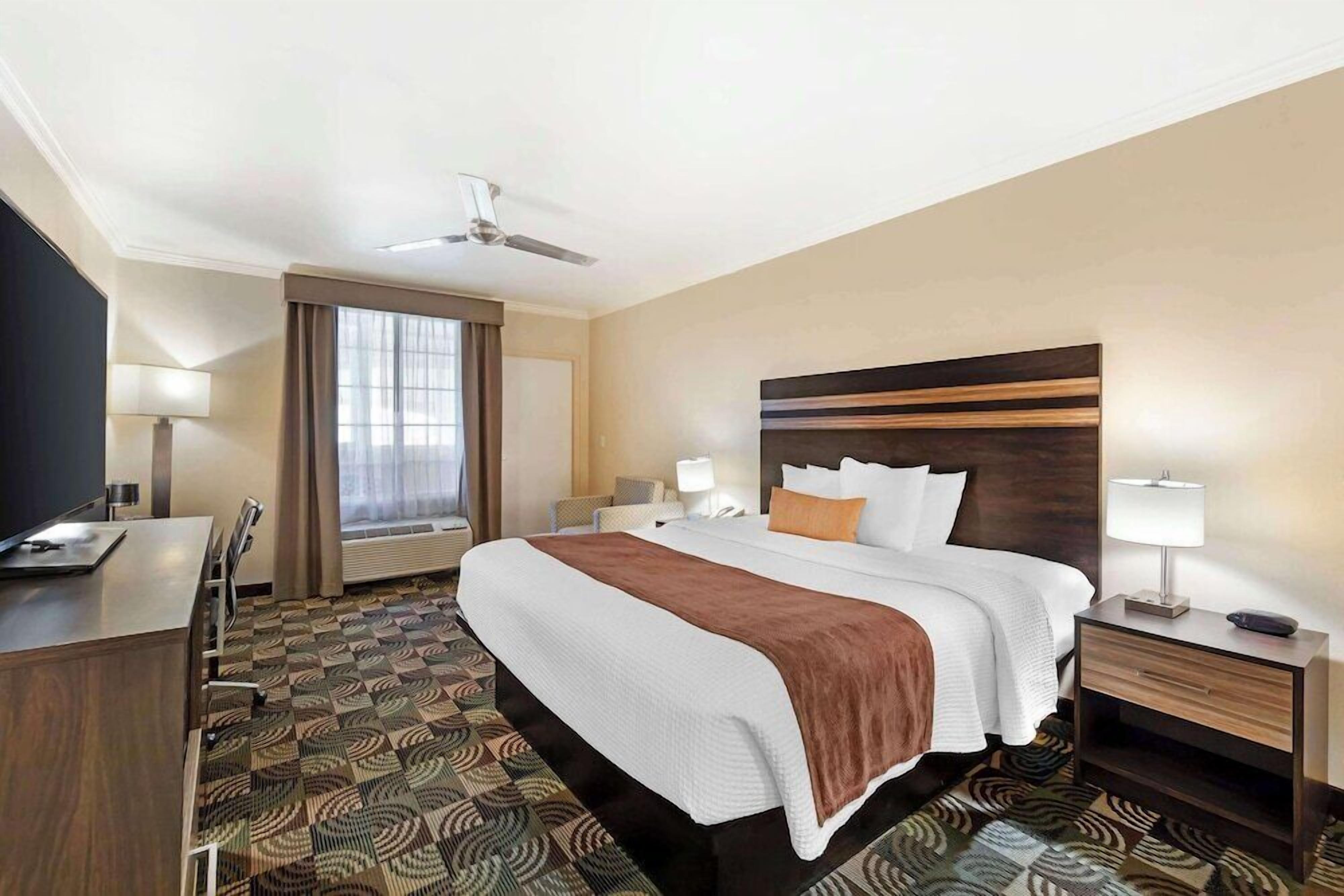 Minibar, in-room safe, iron/ironing board, free cribs/infant beds