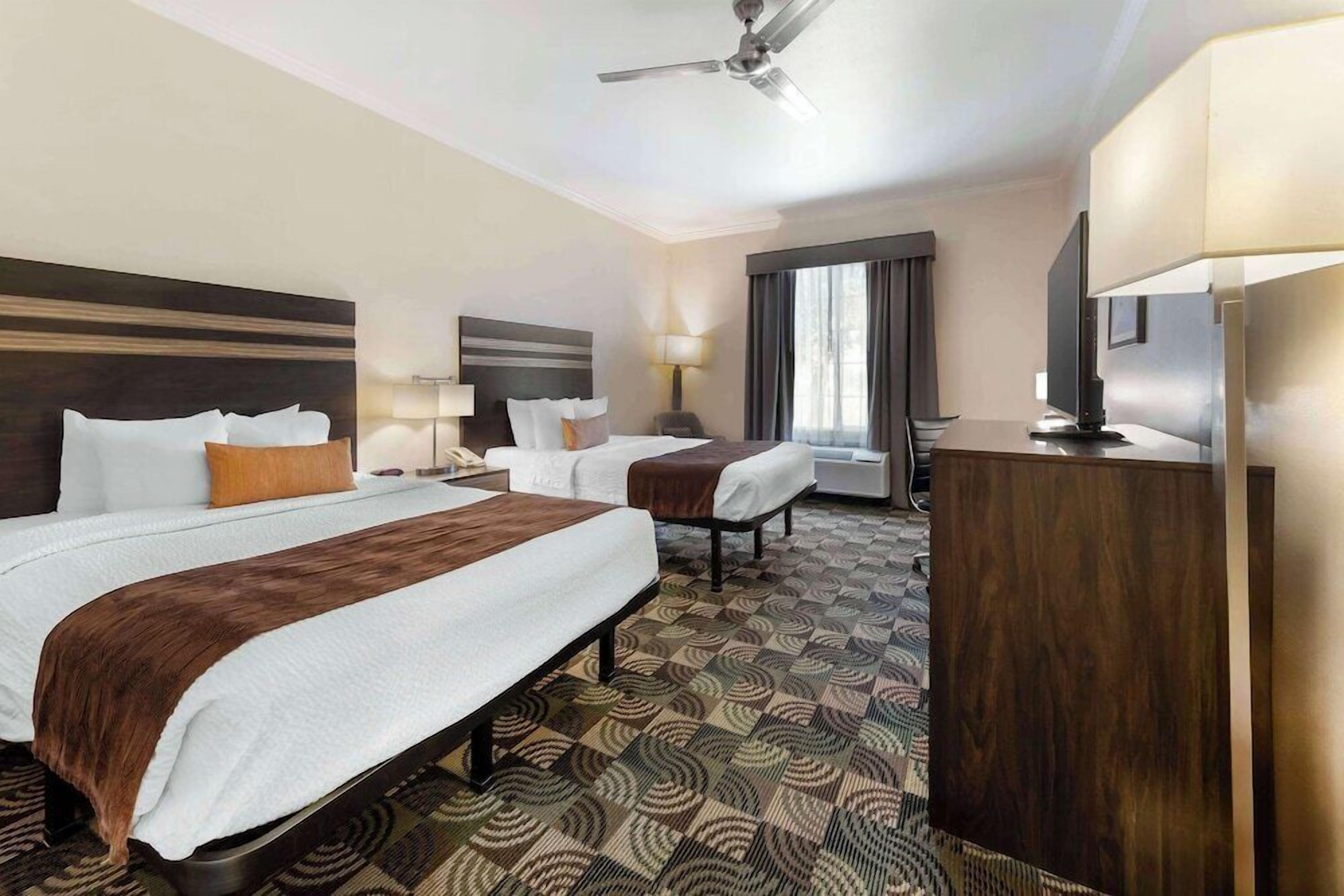 Minibar, in-room safe, iron/ironing board, free cribs/infant beds