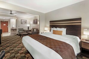 Suite, 1 King Bed with Sofa bed, Non Smoking, Kitchen (with Sofabed) | Minibar, in-room safe, iron/ironing board, free cots/infant beds - Best Western Plus Country Park Hotel (Tehachapi)