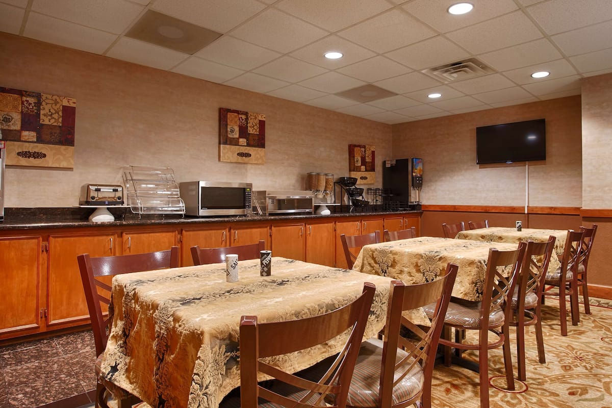 free buffet breakfast