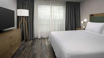 1 bedroom, premium bedding, in-room safe, desk