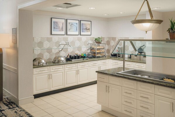 Free daily self-service breakfast - Homewood Suites by Hilton Knoxville West at Turkey Creek (Knoxville)