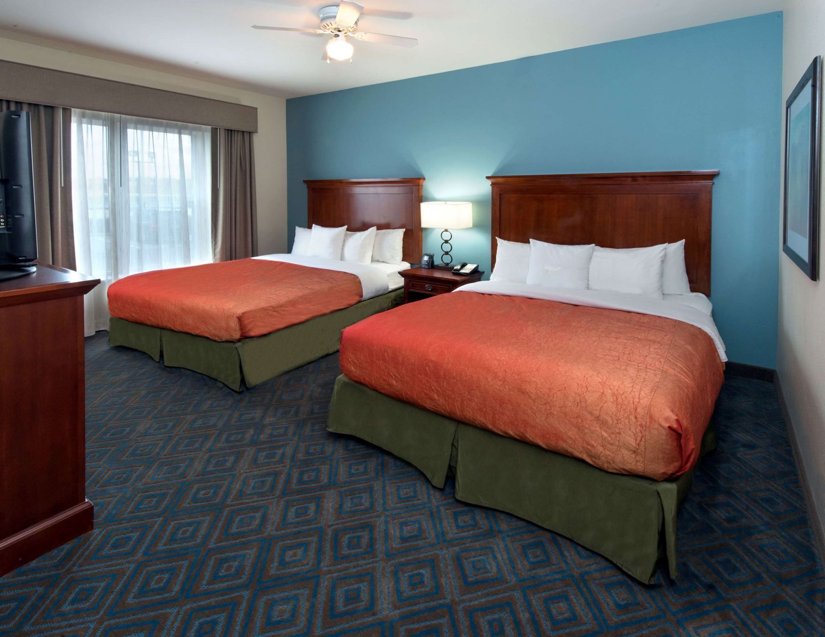 Premium bedding, iron/ironing board, free cots/infant beds, free WiFi