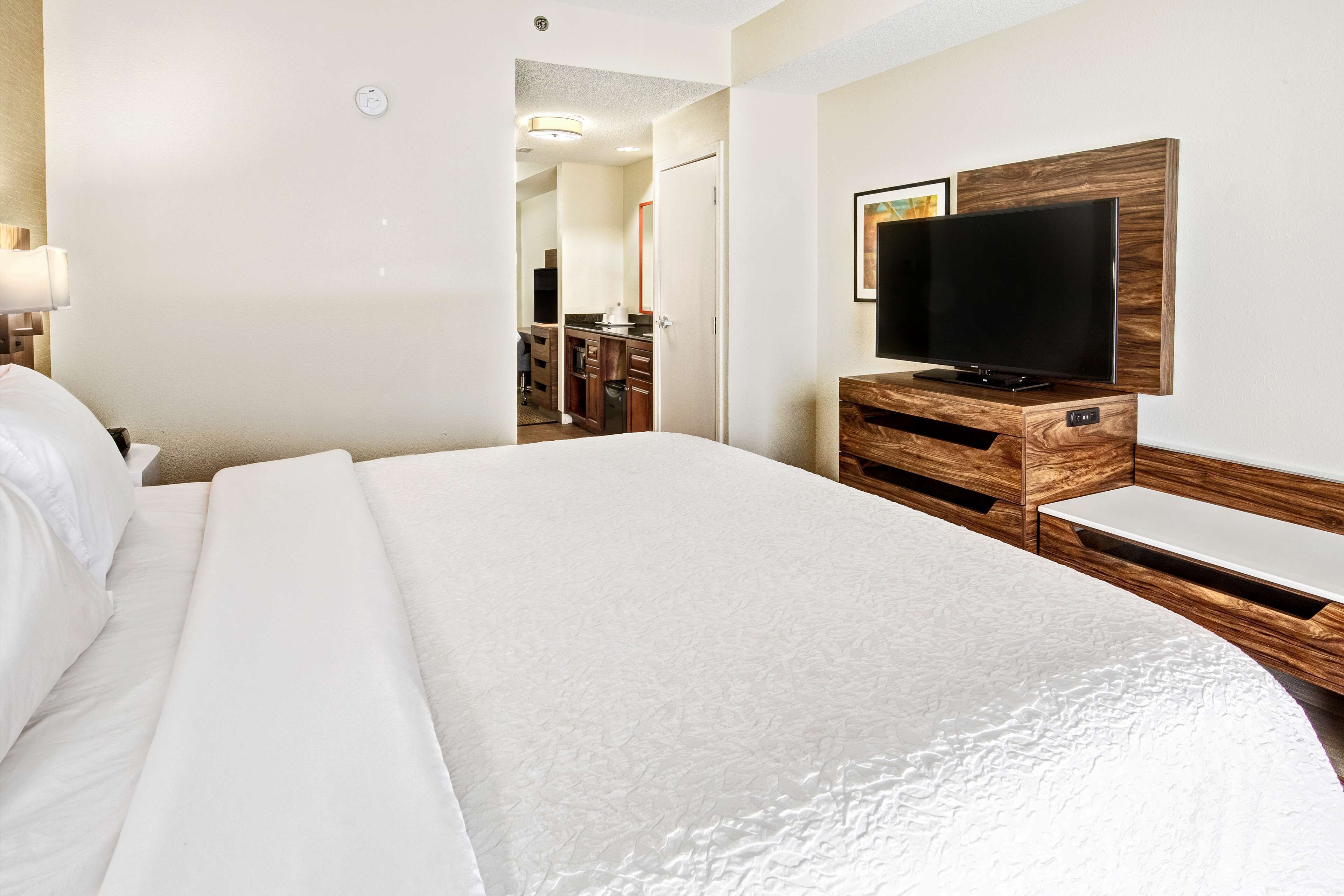 studio, 1 king bed, non smoking | premium bedding, down duvets, select comfort beds, desk