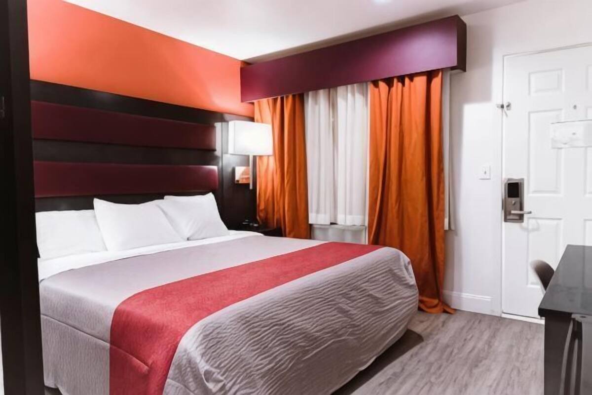 WiFi (free), bed sheets