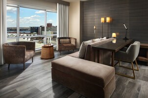 Junior Suite, 1 Bedroom | Premium bedding, down comforters, pillowtop beds, in-room safe