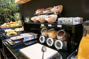 Daily buffet breakfast for a fee