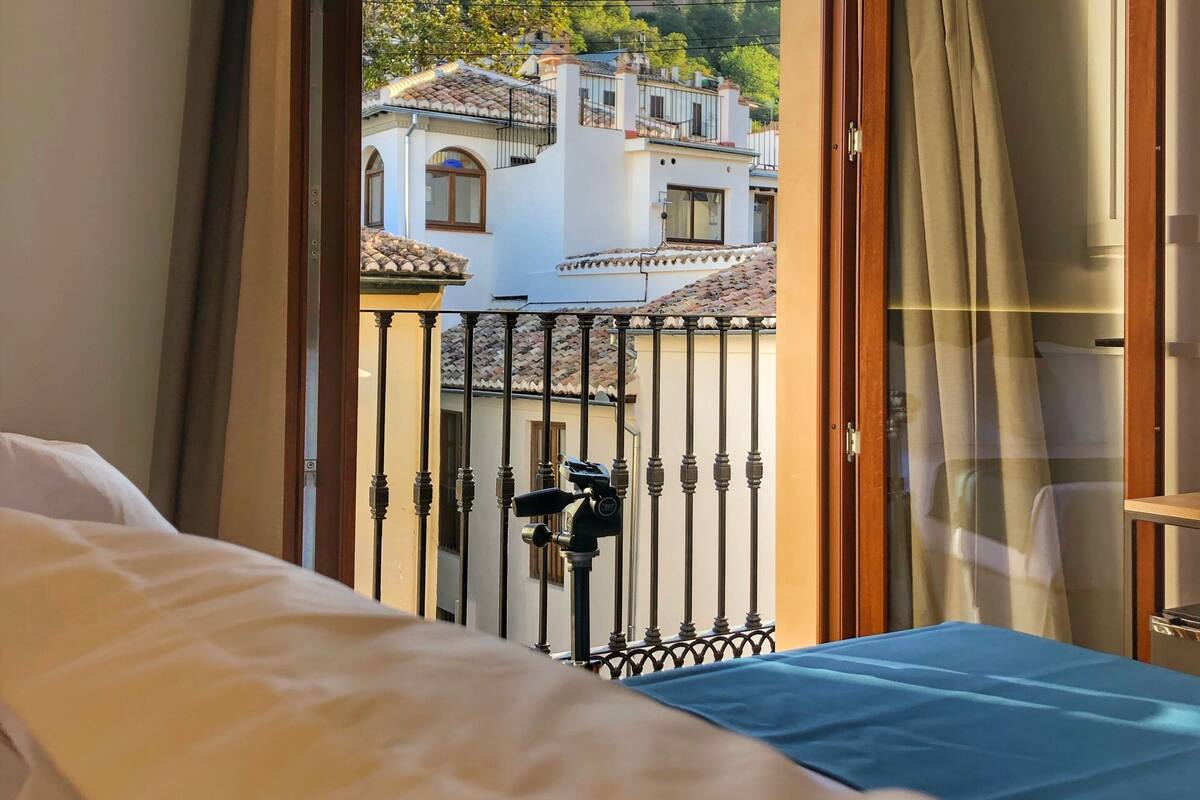 Superior Double Room with views to La Alhambra (Deluxe Alhambra) | Premium bedding, down duvets, memory-foam beds, minibar