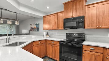 Lägenhet Standard - 3 sovrum - icke-rökare - kök | Delat kök | Kylskåp, mikrovågsugn, ugn och spishäll