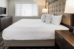 Standard Condo, 3 Bedrooms, Non Smoking, Kitchen | 2 bedrooms, iron/ironing board, free cribs/infant beds, WiFi