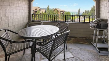Standard Condo, 2 Bedrooms, Non Smoking, Kitchen | Balcony