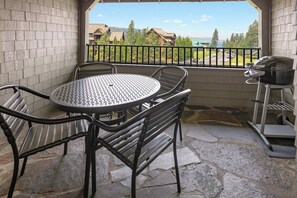 Standard Condo, 2 Bedrooms, Non Smoking, Kitchen | Balcony