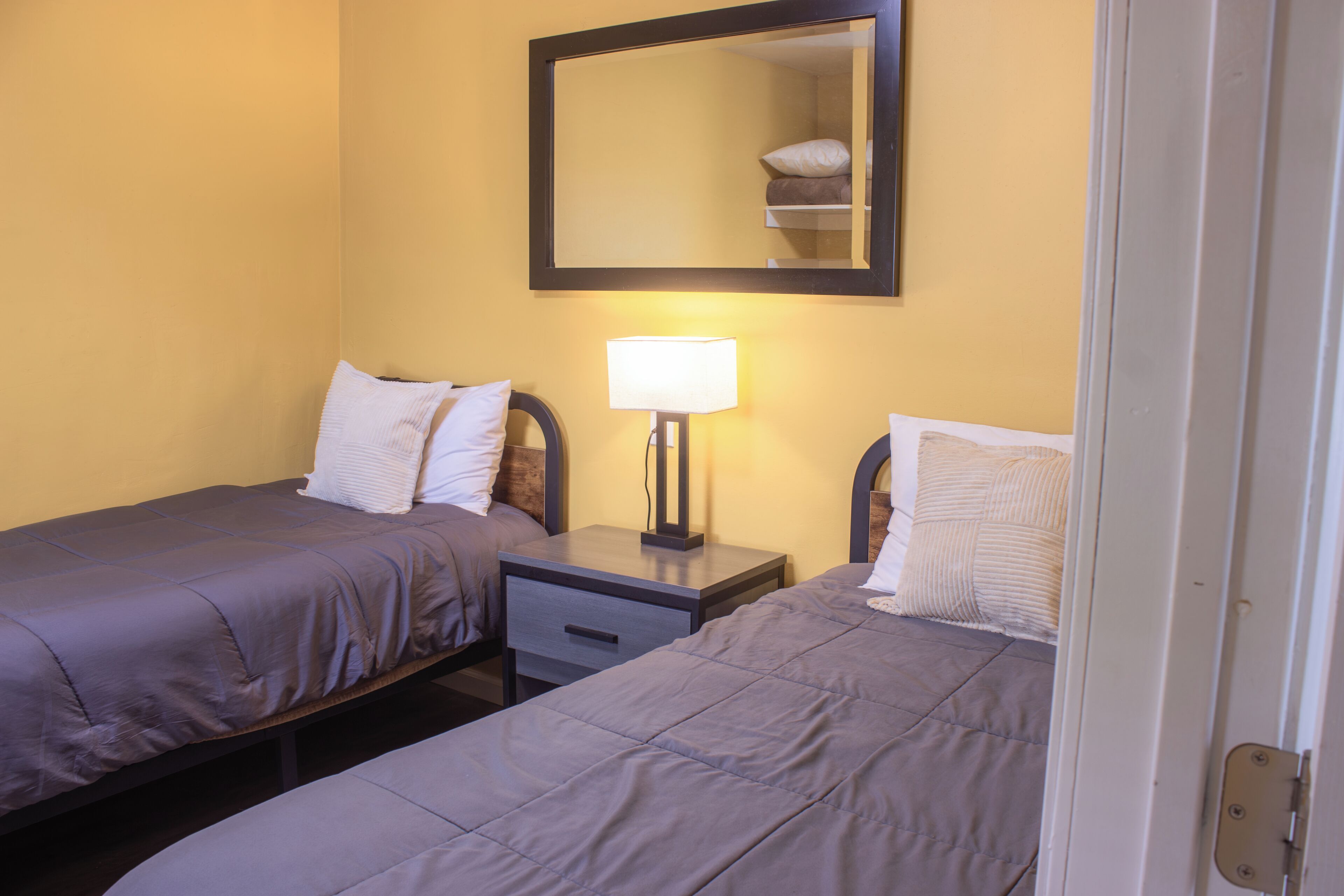 2 Bedroom Family Suite with Fireplace: 1 King, 2 Twins