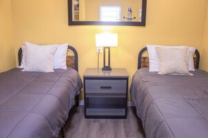 Familien-Suite, 2 Schlafzimmer (with Fire place, 1 King, 2 Twins)