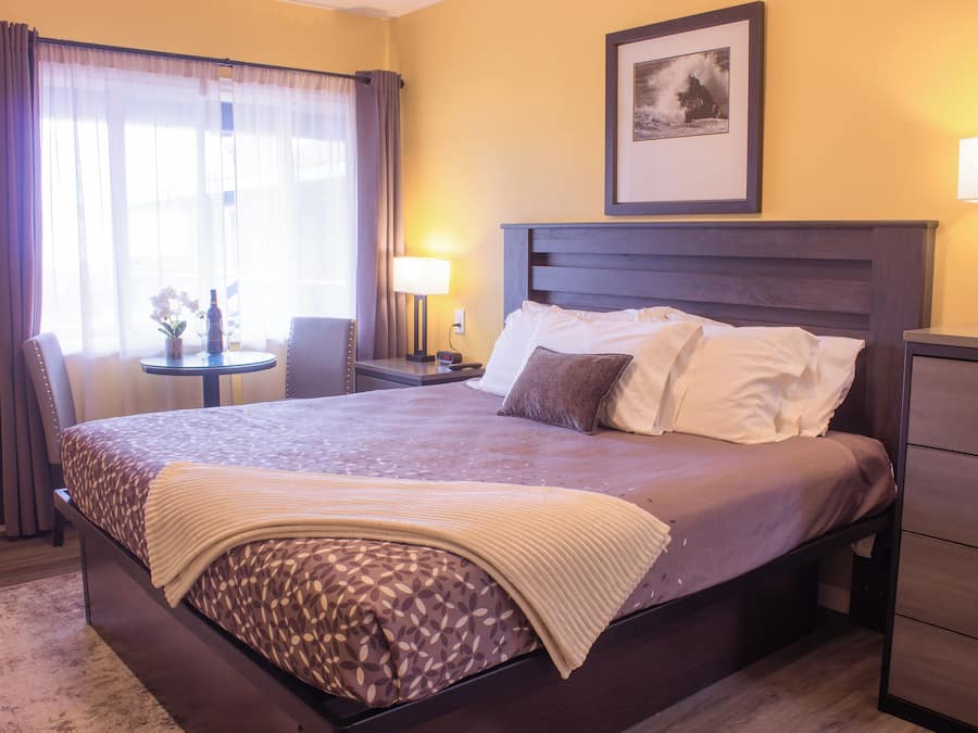 King Bedroom with Fireplace | Premium bedding, desk, iron/ironing board, WiFi (free)