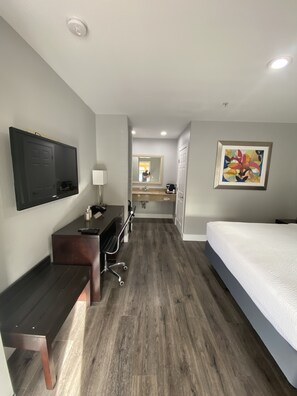 Habitación Confort, 1 cama de matrimonio grande, no fumadores, frigorífico y microondas | Escritorio y espacio para trabajar con un portátil