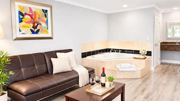 Suite Premium, 1 cama de matrimonio grande, no fumadores, bañera de hidromasaje | Escritorio y espacio para trabajar con un portátil