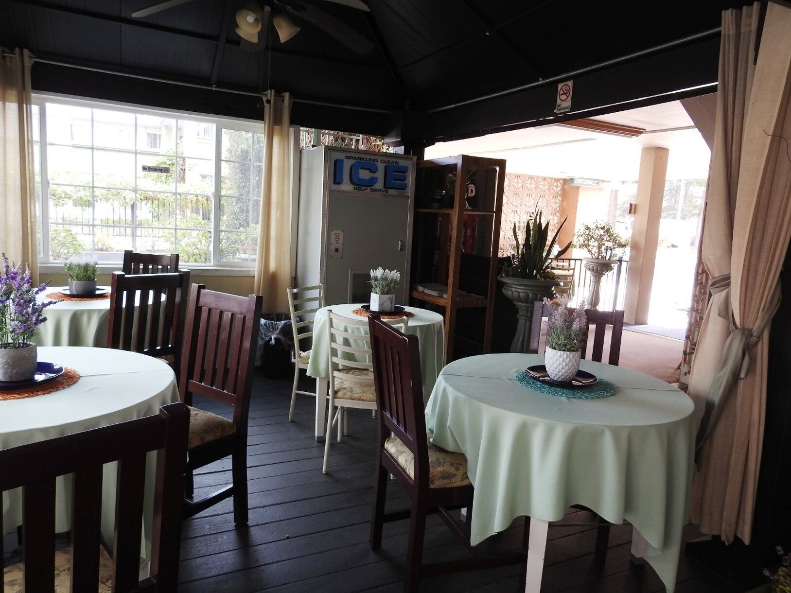 Desayuno continental gratuito y diario