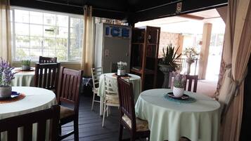 TĂ€gliches inbegriffenes kontinentales FrĂŒhstĂŒck