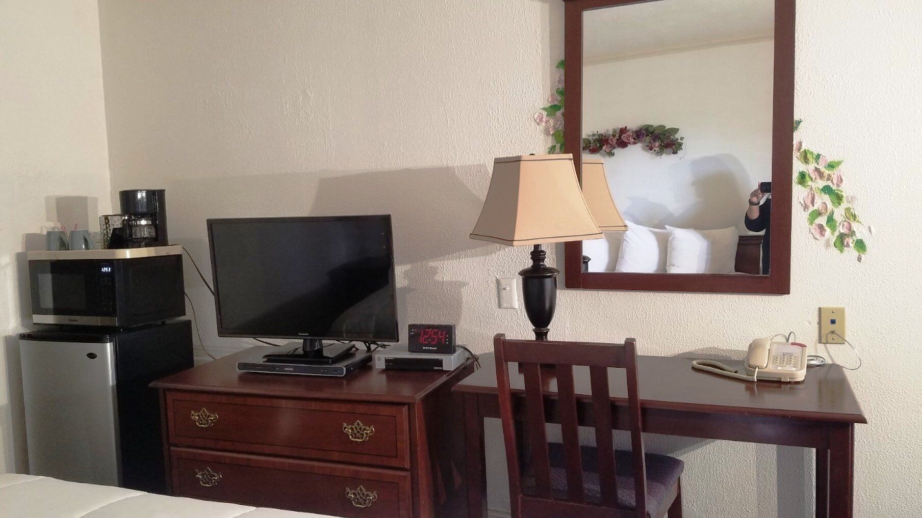 room, 1 king bed | desk, soundproofing, iron/ironing board, free wifi