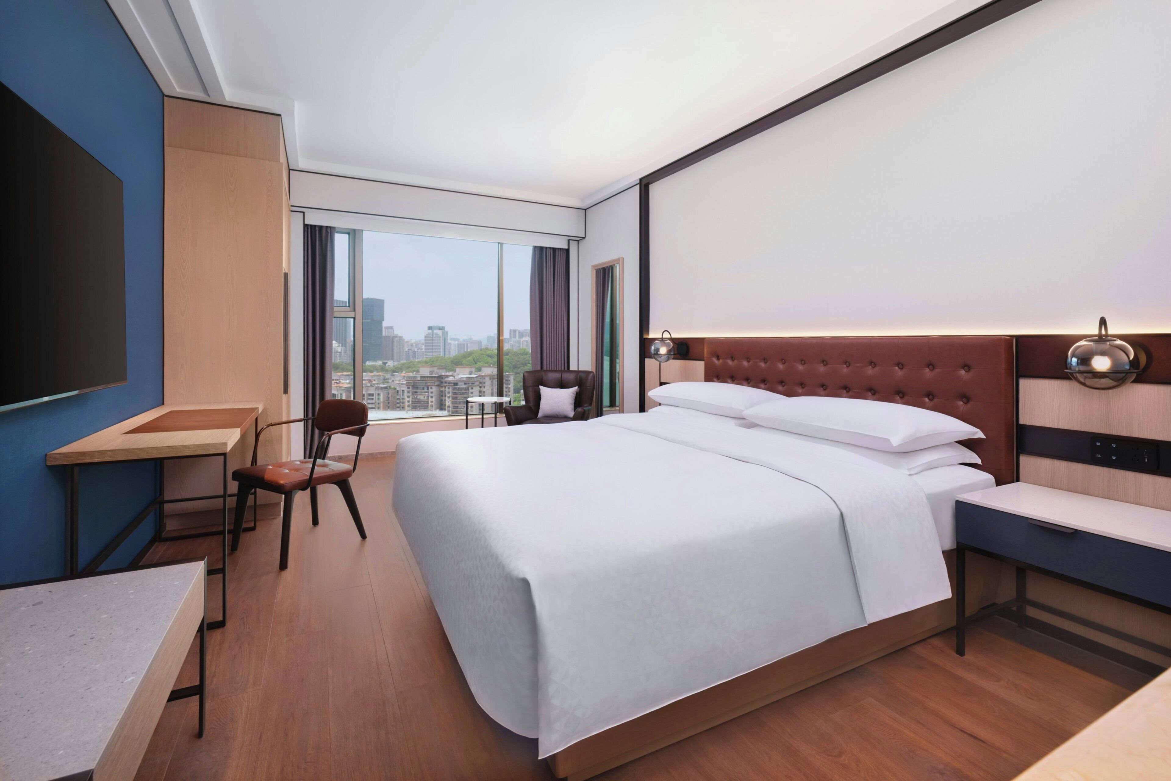 Premium Room, 1 Queen Bed | In-room safe, desk, laptop workspace, blackout curtains