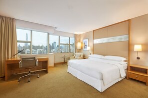 In-room safe, desk, laptop workspace, blackout curtains - Four Points by Sheraton Shenzhen (Shenzhen)