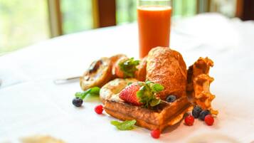 Bữa sáng buffet hàng ngày (208 CNY/mỗi người)