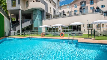 Piscine extérieure (ouverte en saison)