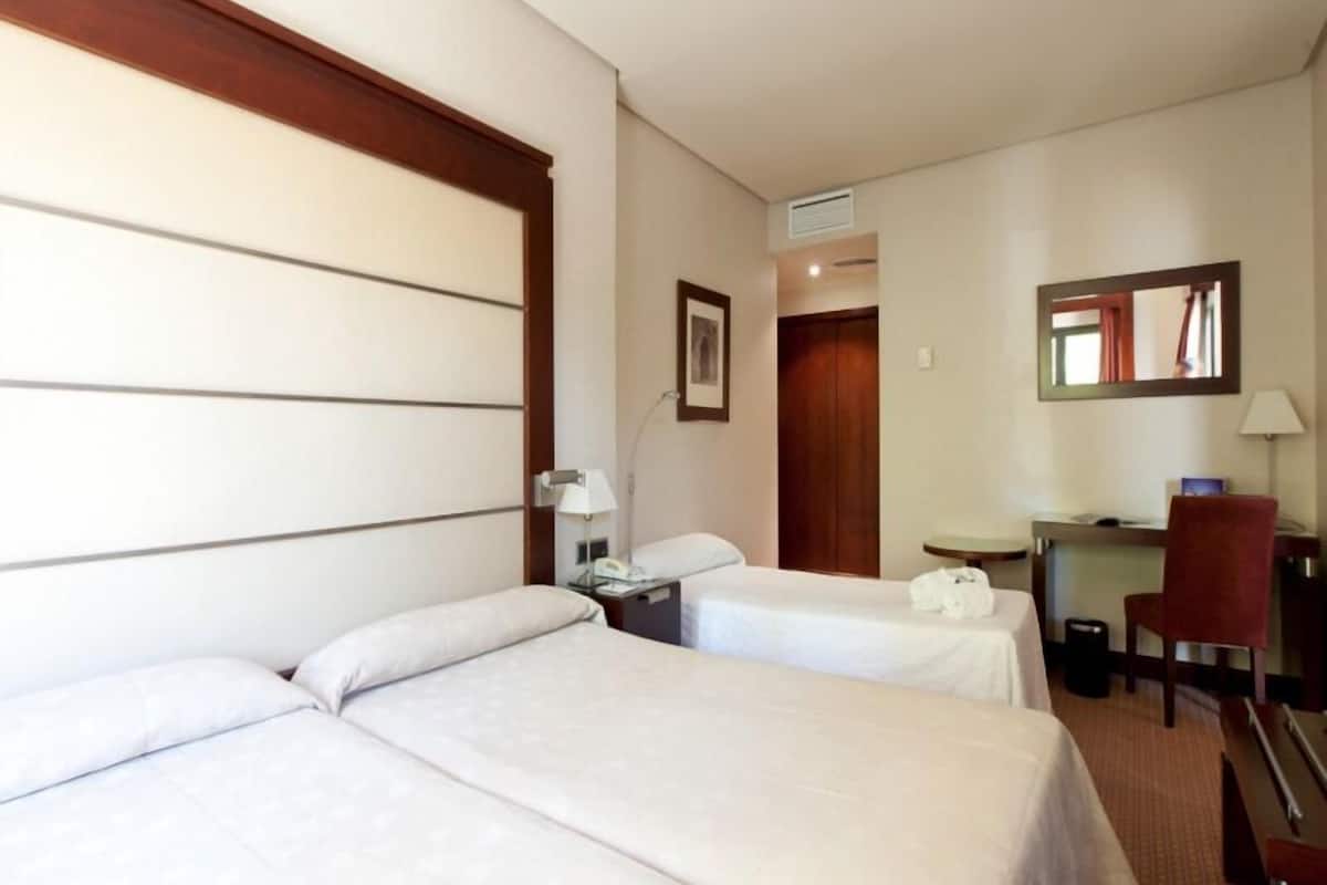 Minibar, caja de seguridad en la habitación y cortinas blackout