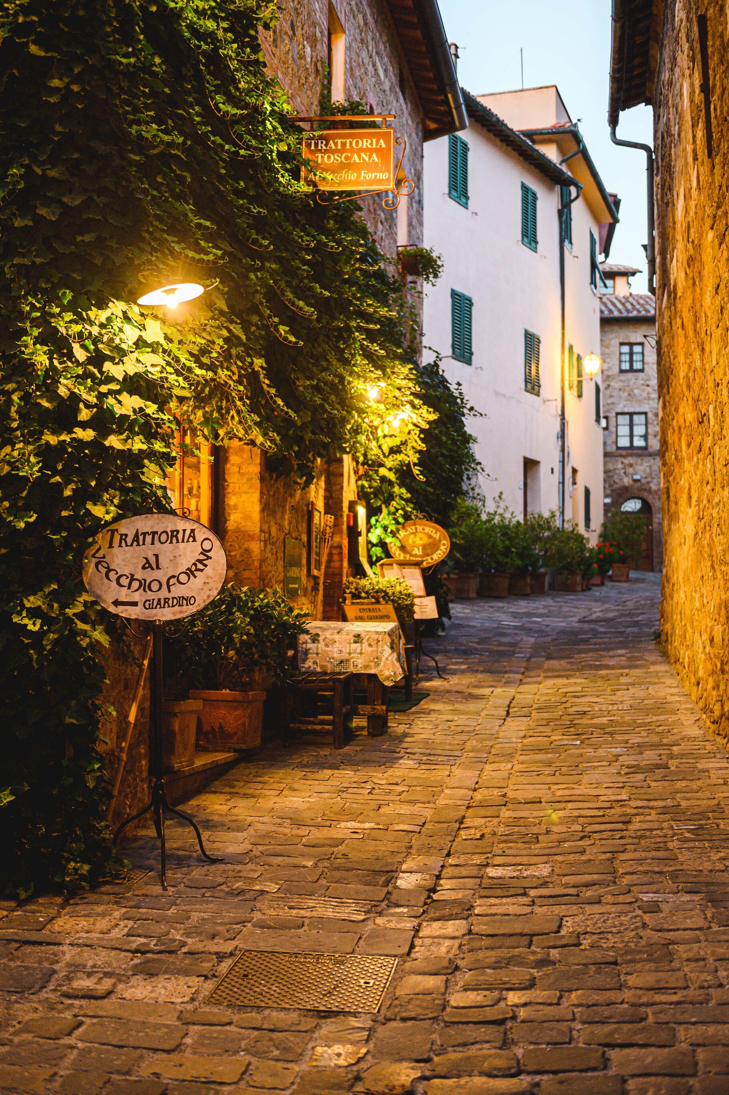 Breakfast, lunch, dinner served; alfresco dining