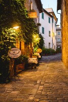 Breakfast, lunch, dinner served; alfresco dining