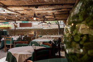 Breakfast, lunch, dinner served; al fresco dining