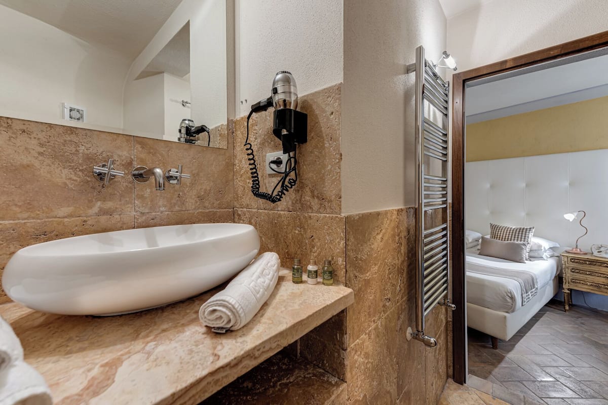 romantic room con vasca idromassaggio | bathroom | shower, rainfall showerhead, designer toiletries, hair dryer