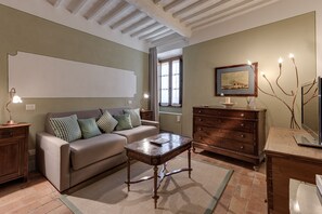 Premium bedding, down duvets, in-room safe, individually furnished -  Hotel Palazzo del Capitano Wellness & Relais - Luxury Borgo Capitano Collection (San Quirico d'Orcia)