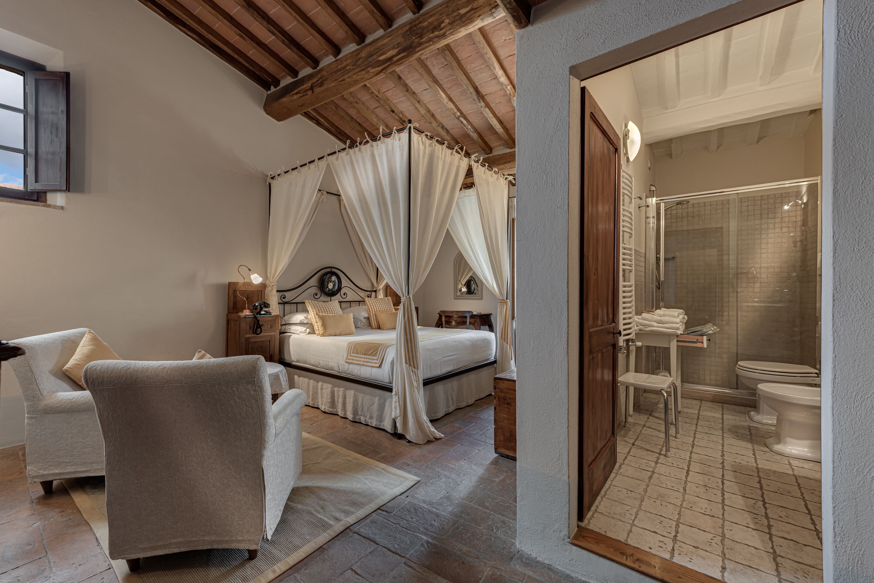 Quarto casal luxo | Roupas de cama premium, edredons de pluma, cofres nos quartos