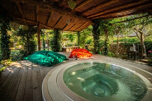 Seasonal outdoor pool, pool umbrellas, pool loungers -  Hotel Palazzo del Capitano Wellness & Relais - Luxury Borgo Capitano Collection (San Quirico d'Orcia)