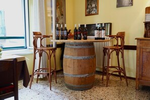 Breakfast, lunch, dinner served; garden views - Albergo Centrale (Fino del Monte)