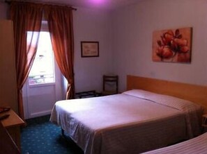 Frette Italian sheets, premium bedding, down comforters, pillowtop beds - Albergo Centrale (Fino del Monte)