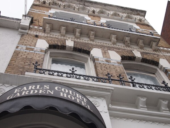 Property entrance - Earls Court Gardens Hotel - Guest house (London)