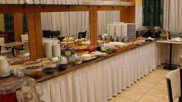 Dagelijks ontbijtbuffet (EUR 9 per persoon)