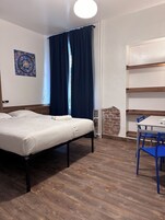 Doppia Deluxe | Tende oscuranti, ferro/asse da stiro, Wi-Fi gratuito, lenzuola