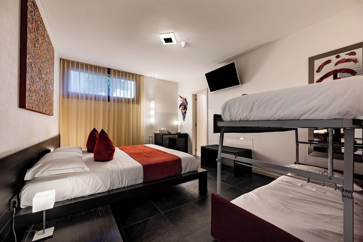1 bedroom, premium bedding, minibar, in-room safe