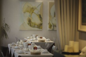 Daily buffet breakfast for a fee