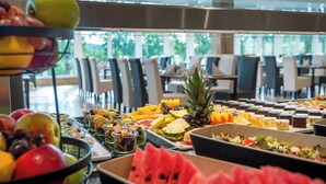 A buffet with various fruits, vegetables, and desserts. - Hunguest Hotel Helios (Hévíz)